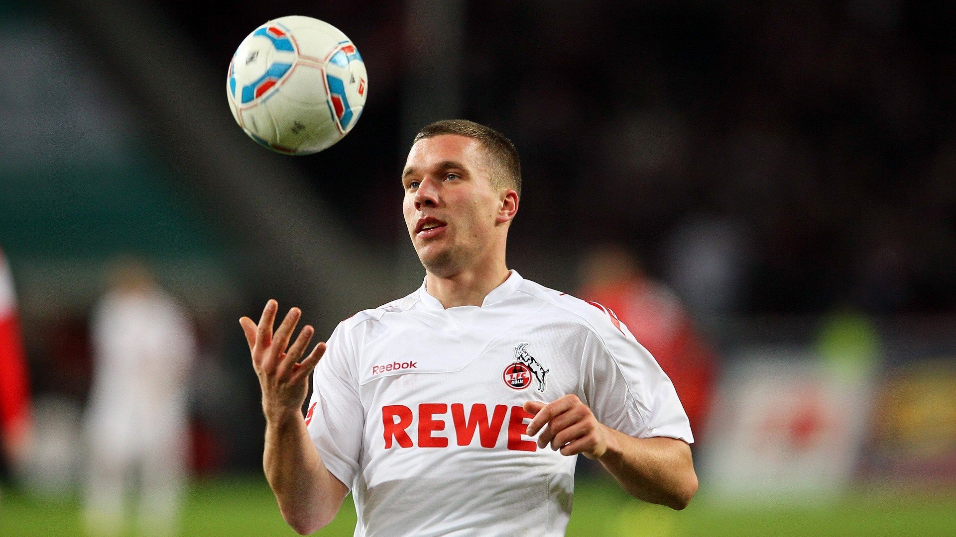 波兰中锋状态神秘,备战英格兰大战,波兰中场球员